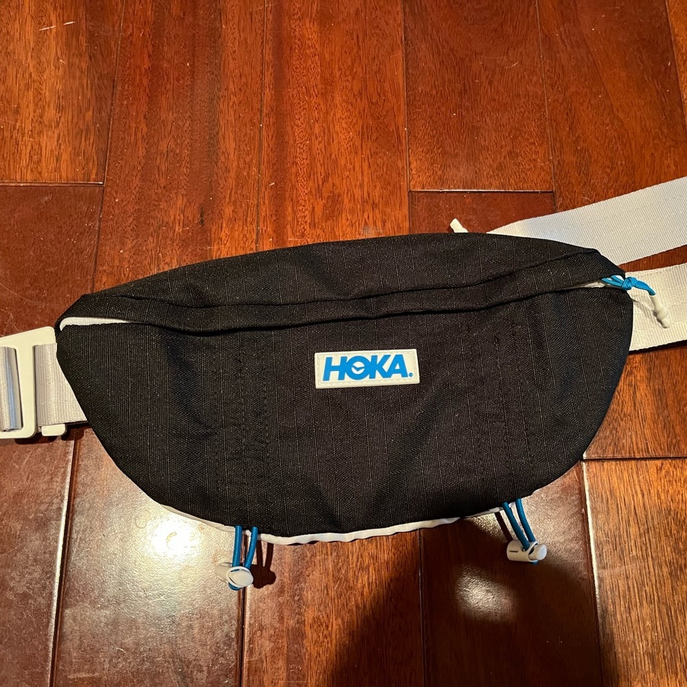 Hoka Black & White Waistpack Fanny Pack belt Bag Pockets Hiking Running New